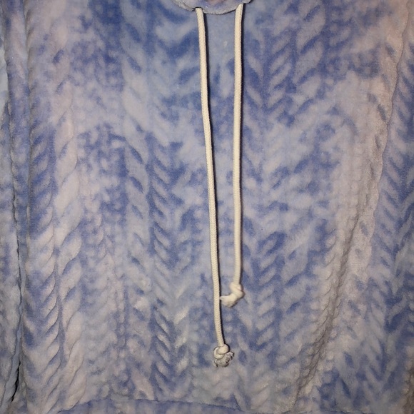 Fluffy cropped sweatshirt - Picture 4 of 8